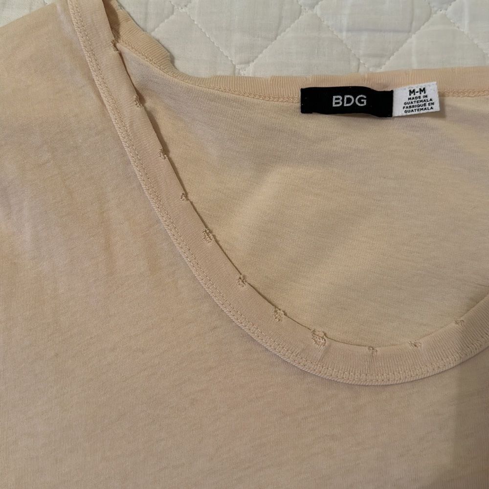 NWOT UO BDG Loose Fit Relaxed Tee with Hem Distressing Light Peach Color Size M - Picture 7 of 11